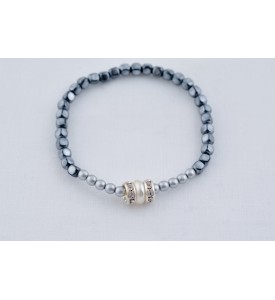 Adzo Designs Grey dual pearl bracelet with a central ivory pearl cushioned by diamante